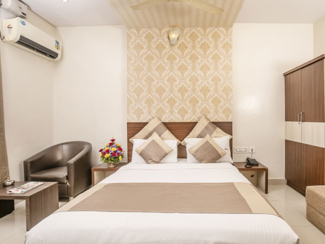 Aishwarya Elegancy Double A/c room