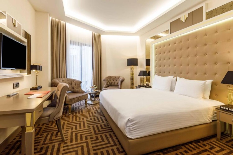 Double room with partial sea view