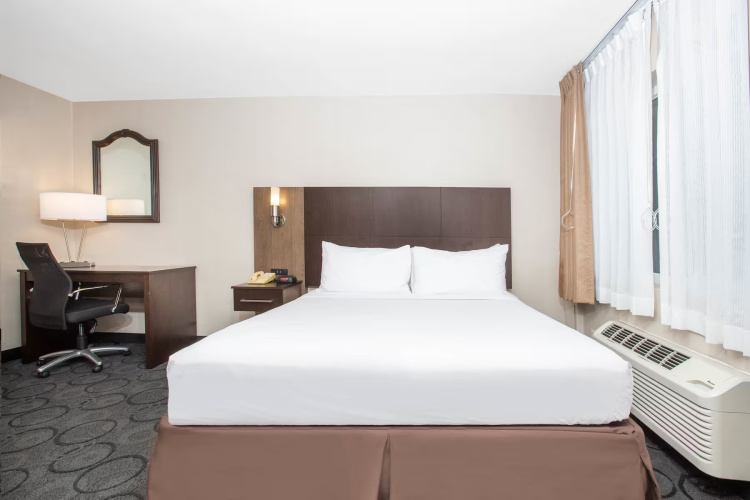 Deluxe Mobility/Hearing Impaired Accessible Double room