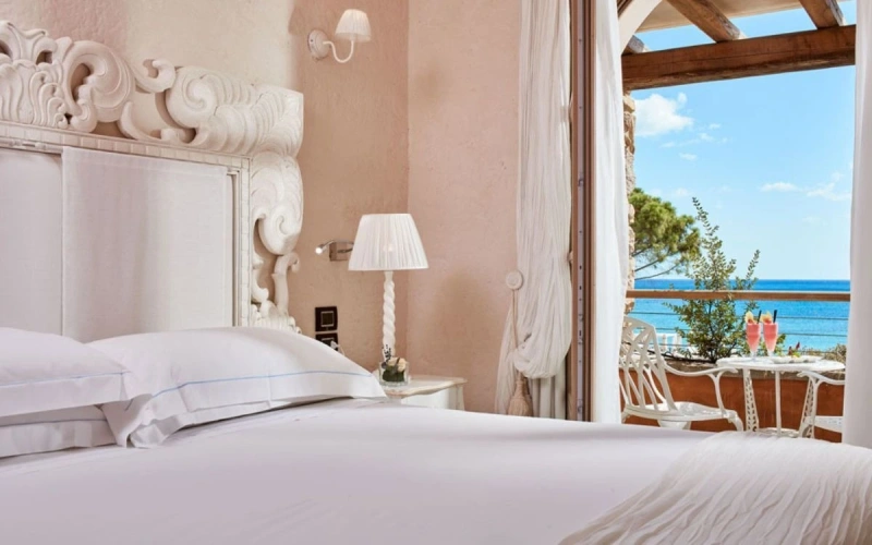 Superior Twin room with balcony and seafront