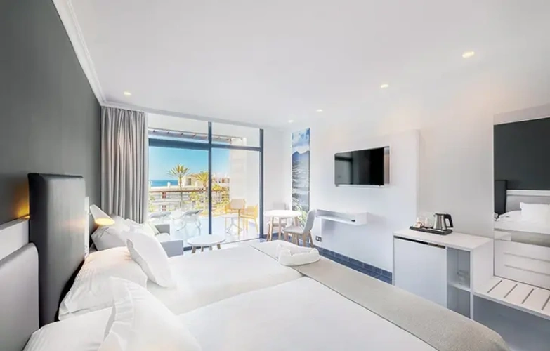 Twin room with sea view