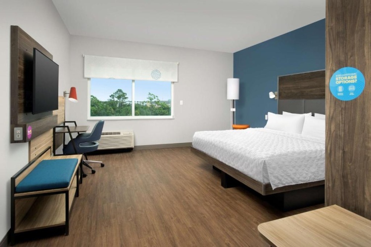Mobility/Hearing Accessible with Roll-In Shower Double room