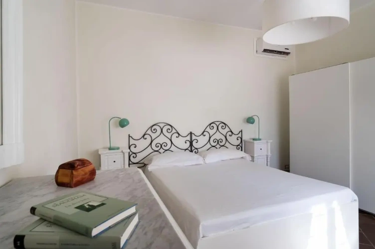 5 Bedrooms Villa