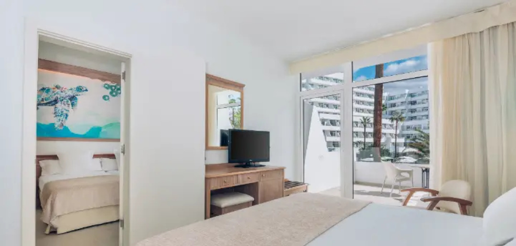 Interconnecting Family Terrace room with pool view