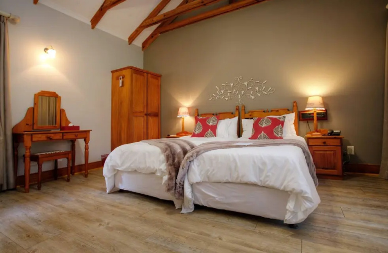 Cherry Cottage Twin Village Room
