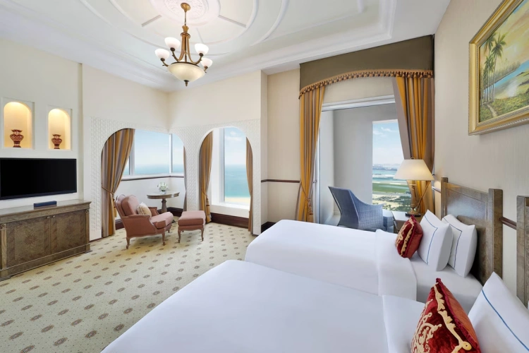 3 Bedrooms Chairman Penthouse Suite with balcony and oceanfront