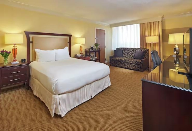 Executive Level room