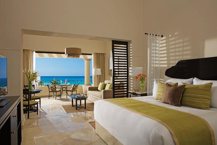 1 Bedroom Double Preferred Club Suite with ocean view