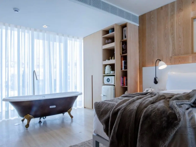 Double Contemporary Master Suite