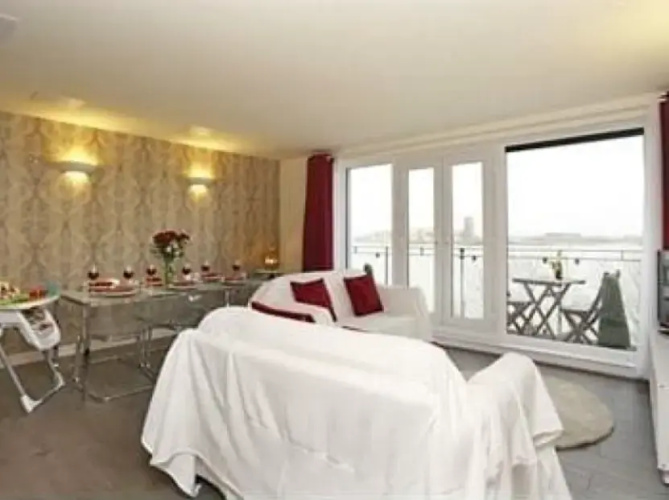 Exclusive Riverview Apartment