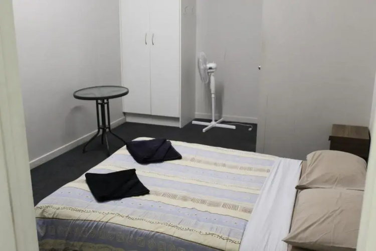 Surf 'N' Snow Backpackers - Hostel