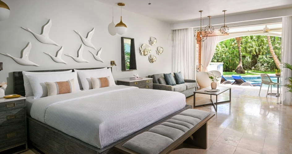 South Seas Ultra Swim-Up with Patio Tranquility Soaking Tub Double Club Level Suite