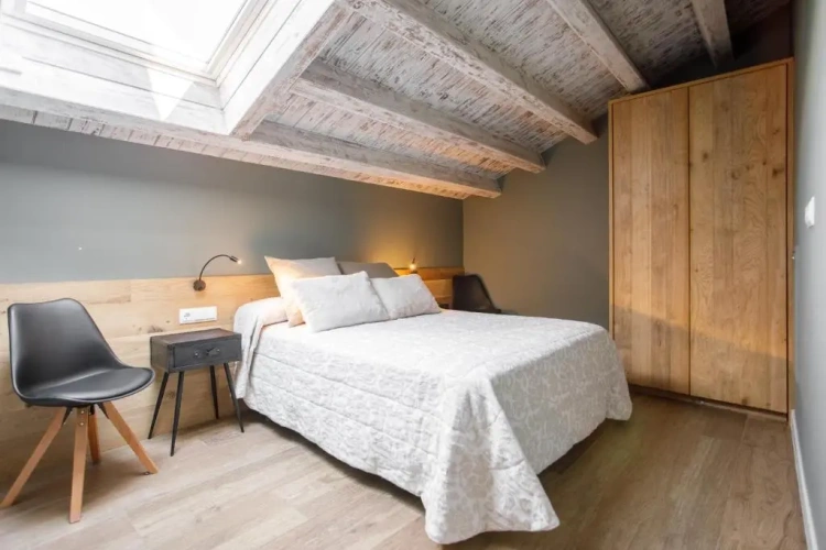 4 Bedrooms Apartment