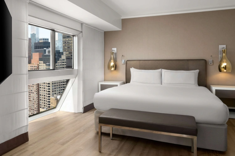 1 Bedroom Deluxe Skyline Double Suite