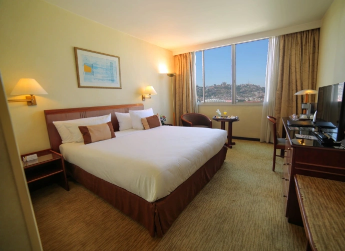 Double Club Suite with Panoramic City View