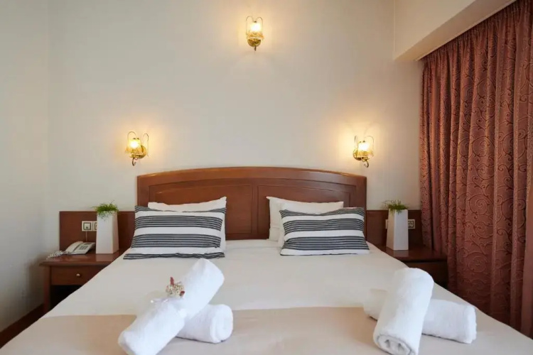 Crystal City Hotel