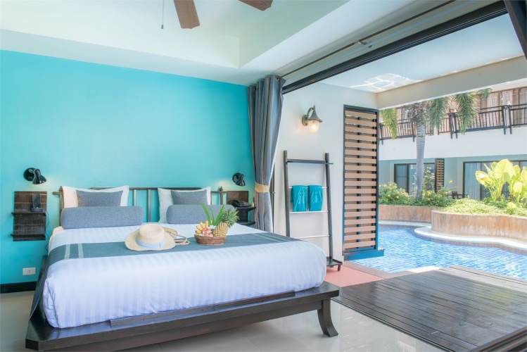 Gold Pool Access Double Suite