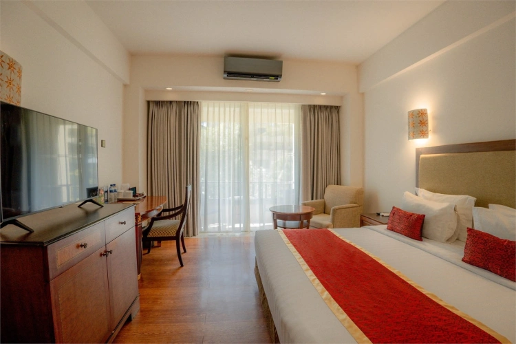 Deluxe Double room with pool view