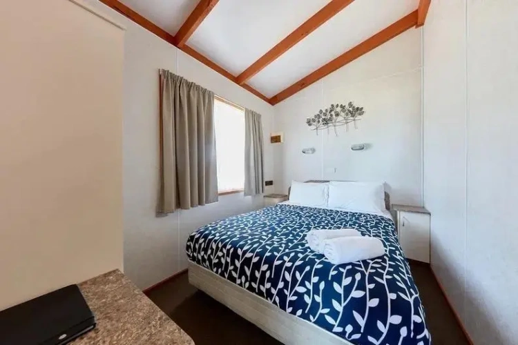 Sextuple Cabin beach view