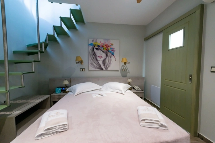 Iokasti Suite