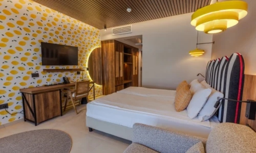 Swim-up Double room