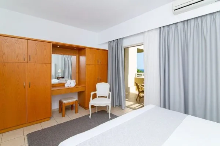 1 Bedroom Luxury Apartment with sea view