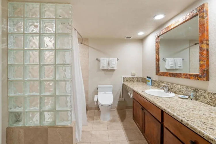 Luana Waikiki Hotel & Suites photo 17