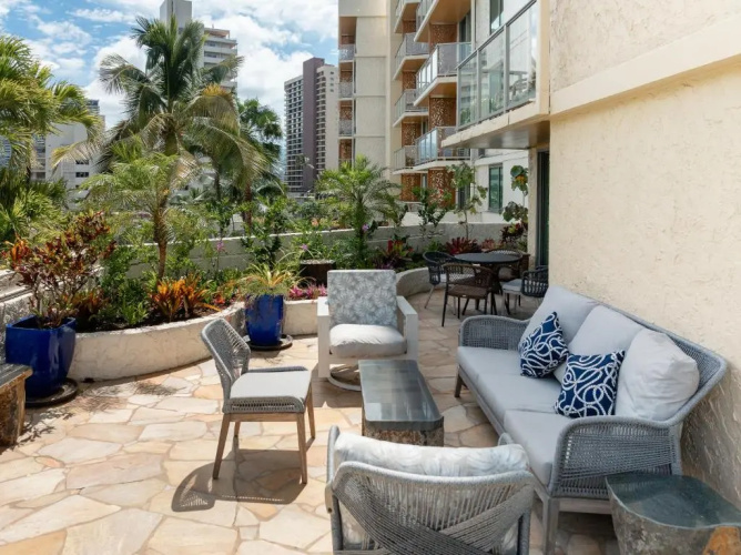 Luana Waikiki Hotel & Suites photo 18