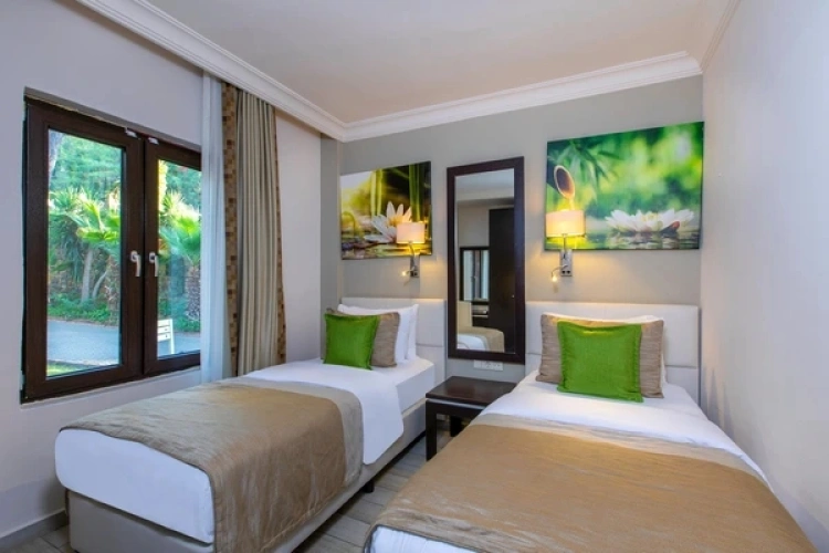 Superior Quadruple Suite with garden view