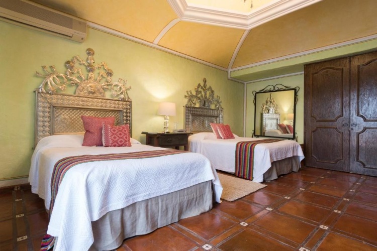Quadruple Family Suite