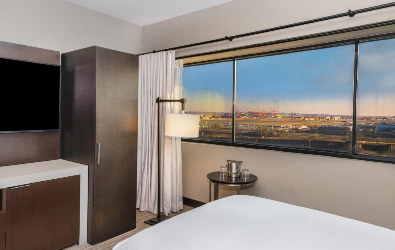 DoubleTree by Hilton Hotel Newark Airport photo 17