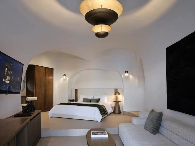 Deluxe Indoor Hot Tub Suite