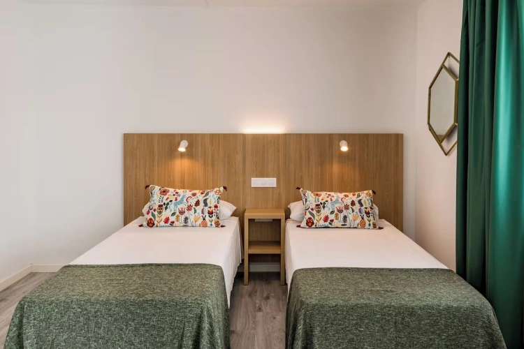 1 Bedroom Twin Apartment with balcony