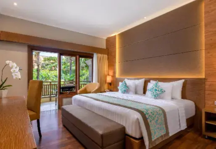 Royal room with pool view