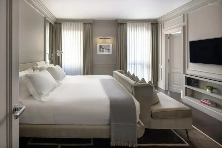 Portrait Double Suite with river view