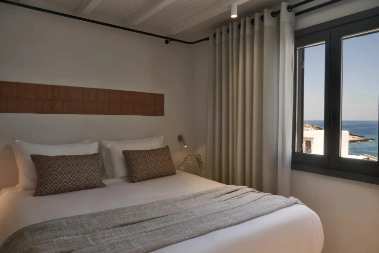 Deluxe Double Suite with partial sea view