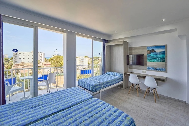 Triple Family room