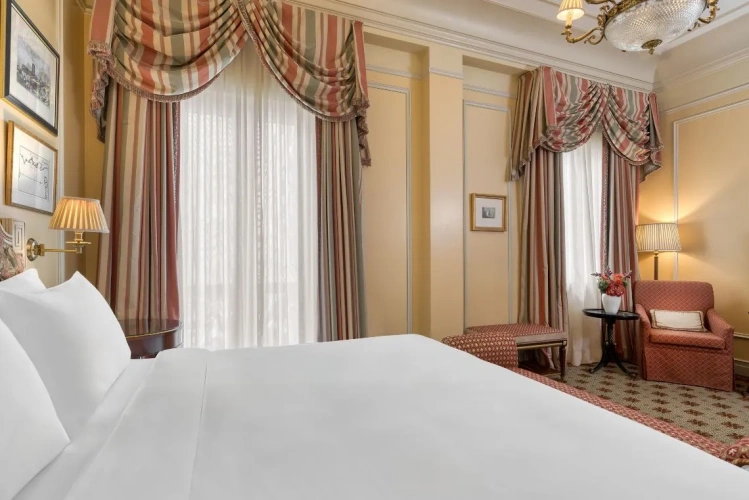Classic High Floor Double room with courtyard view