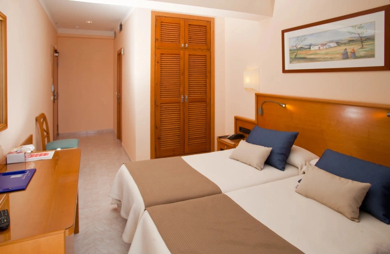 Twin room with sea view