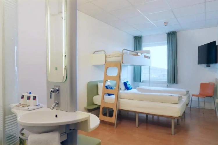 Standard Triple room