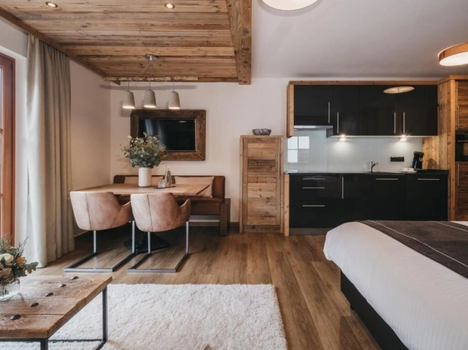 Deluxe II Studio