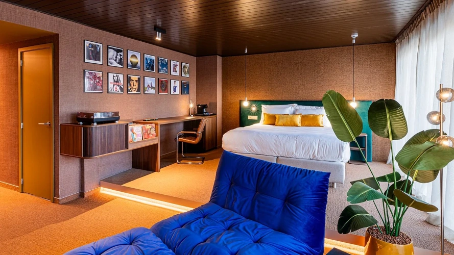 Record Double Suite