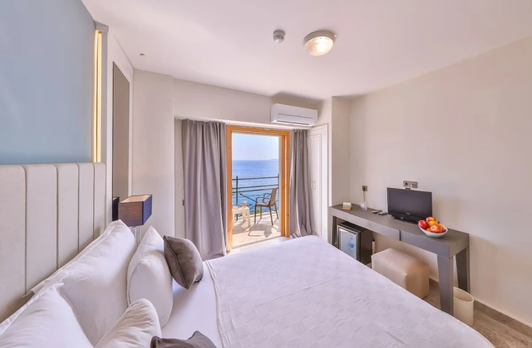 Deluxe Double room with balcony and with sea view