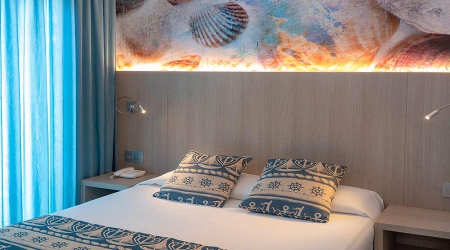 Twin room with balcony