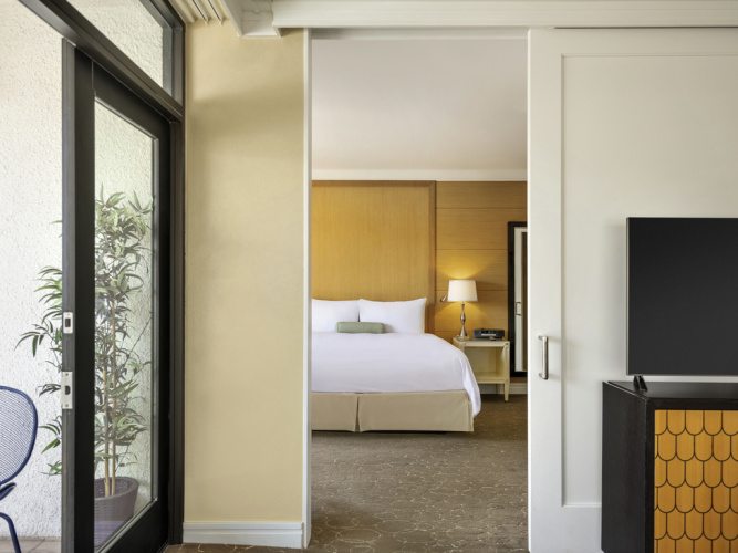 Double Suite Beverly Boulevard View