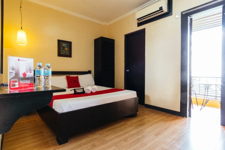 Deluxe Double RedDoorz room