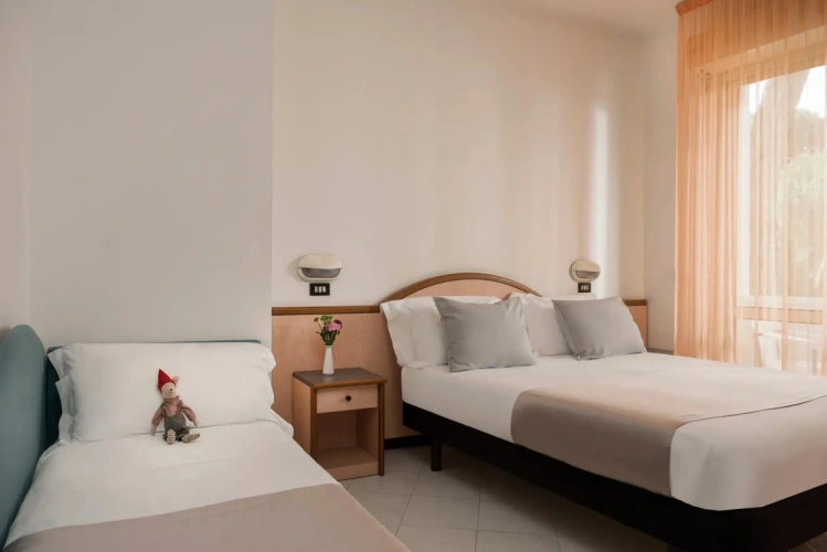 Standard Triple room