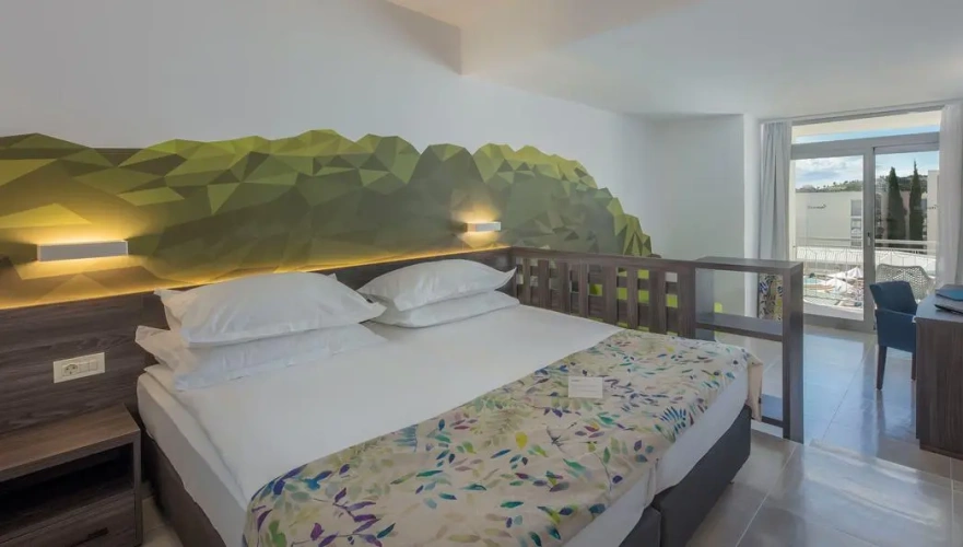 Superior Double room with balcony and with partial sea view