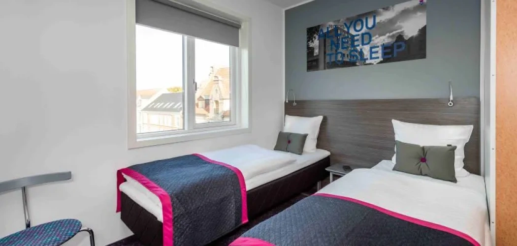 Commodore Twin room