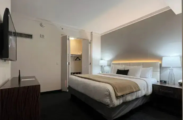 Signature Double Suite